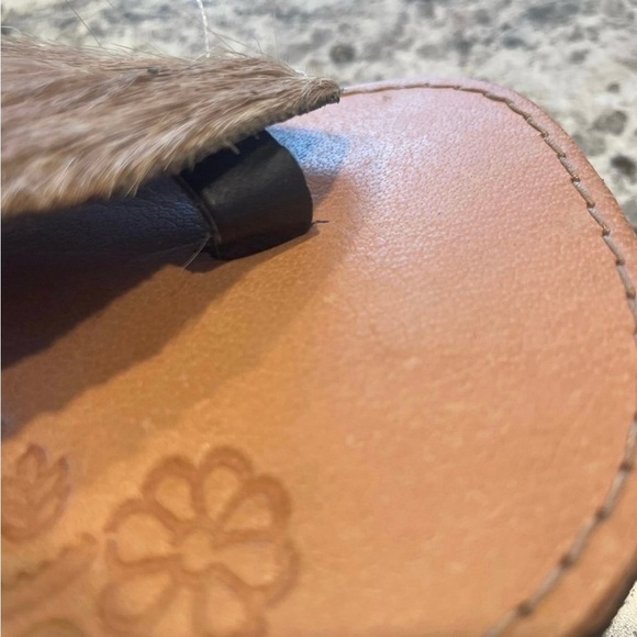 Brown Leather Sandals with Fur Accents - Picture 4 of 6